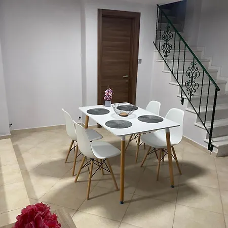 Port View Maisonette *